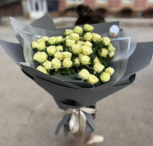 Букет Белые кустовые розы Солинеро в Ловлинской