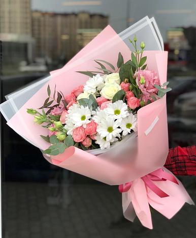 Букет цветов из: Розы, Лизиантусы и Хризантемы в Ловлинской